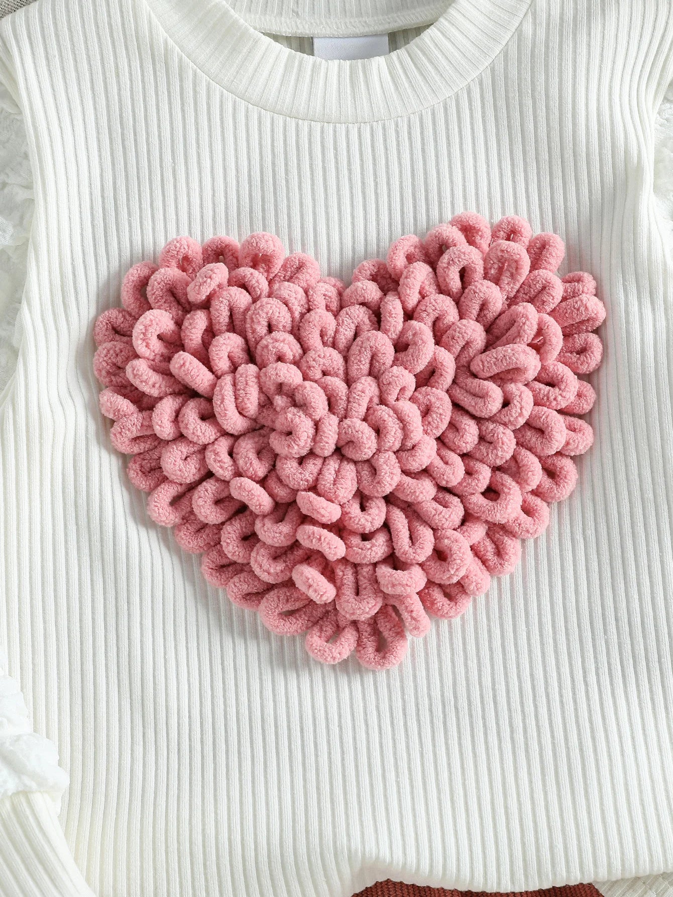 Cute 2-piece heart top and bow skirt set for girls — perfect for spring and autumn