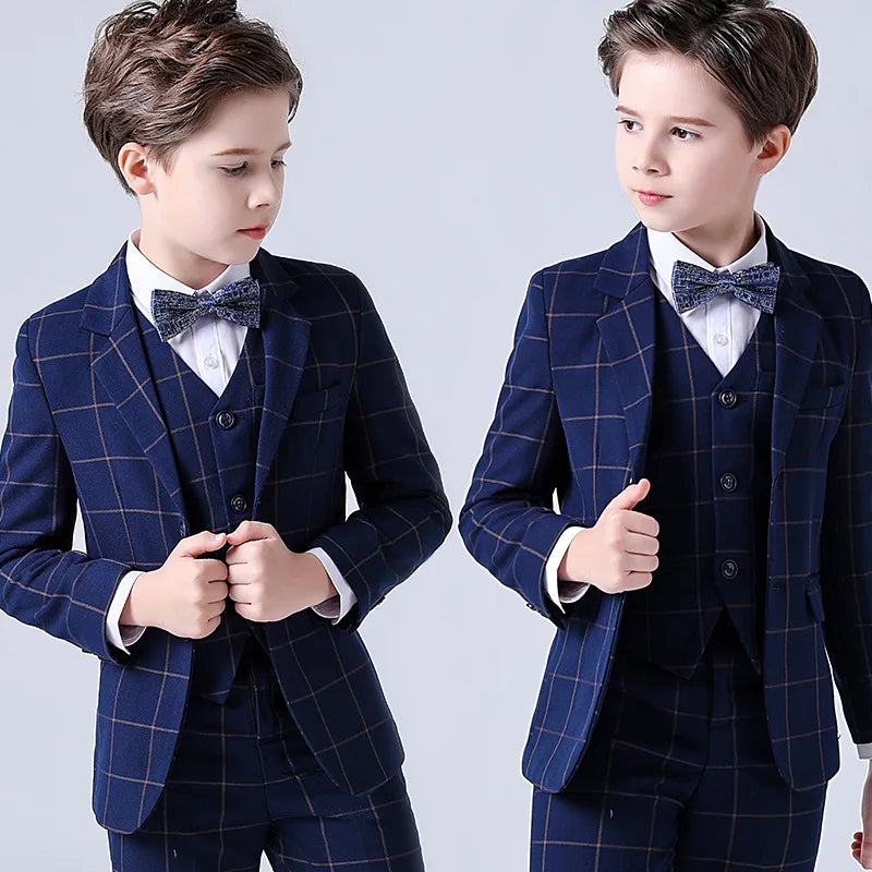 Elegant formal suit for boys, perfect for weddings and special occasions. Available in 3, 4 or 5-piece sets