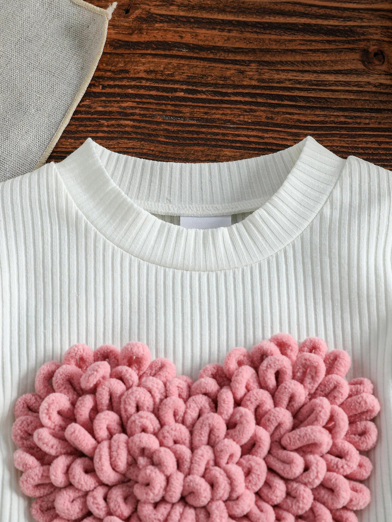 Cute 2-piece heart top and bow skirt set for girls — perfect for spring and autumn