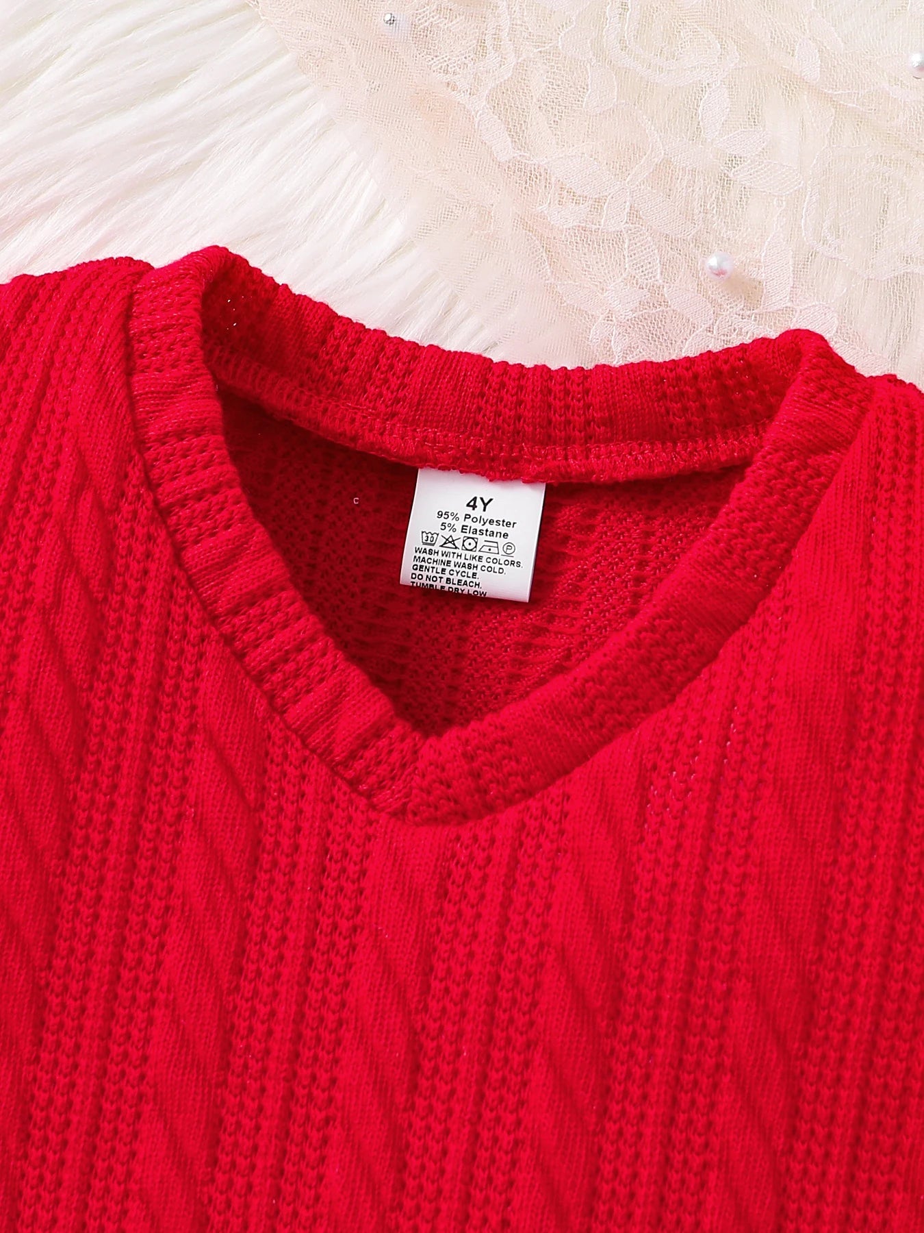 Cute 3-piece set with knitted top, lace collar and checkered skirt — perfect for spring and autumn